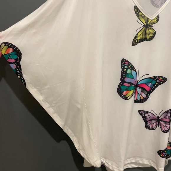 Flowy Butterfly Top - Picture 3 of 5